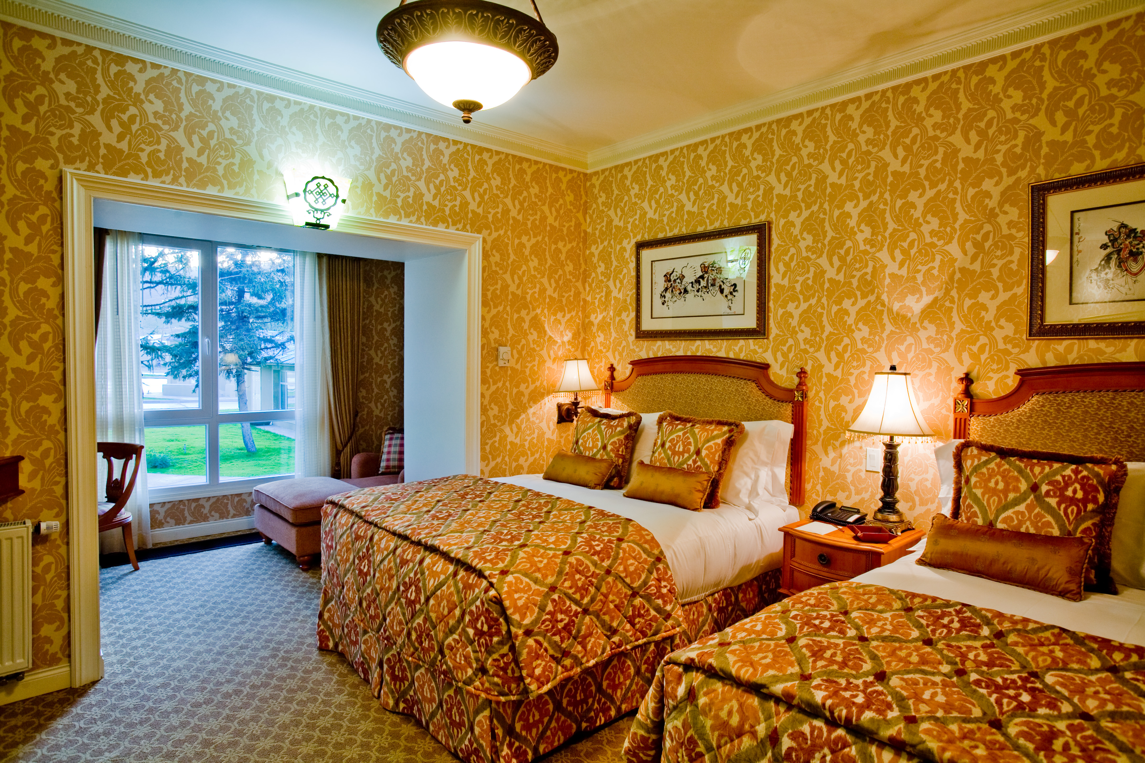 DELUXE SUITE