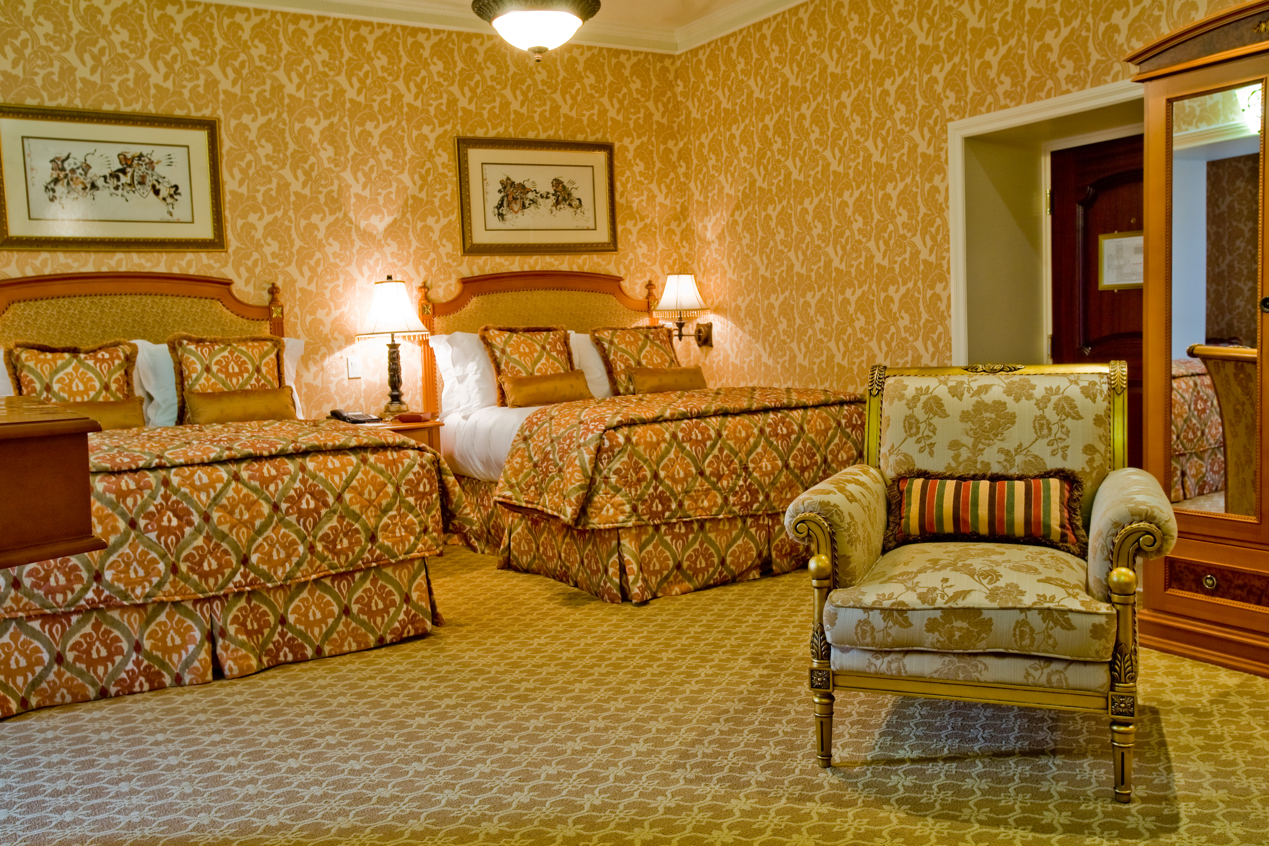 DELUXE SUITE