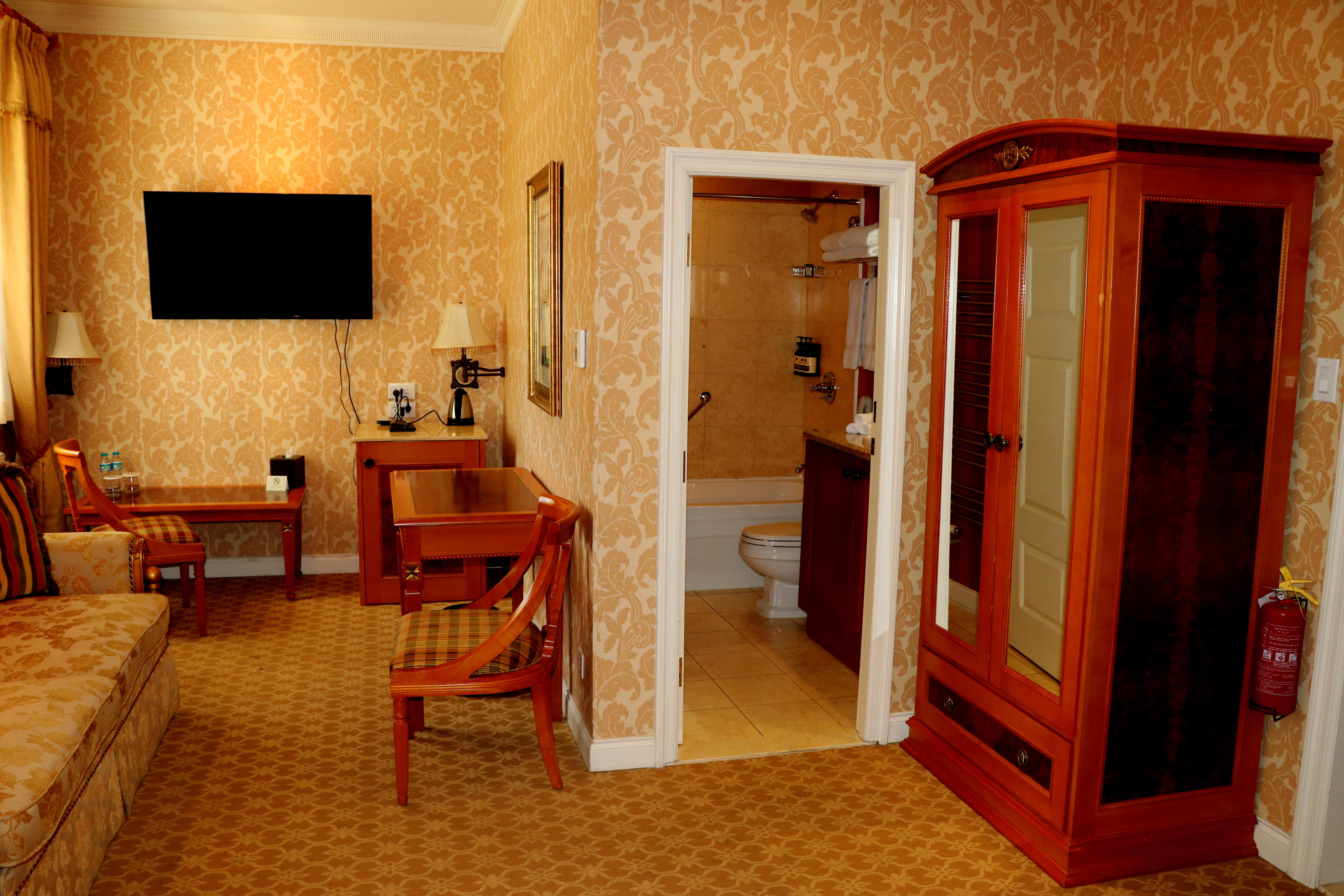 SUPERIOR ROOM