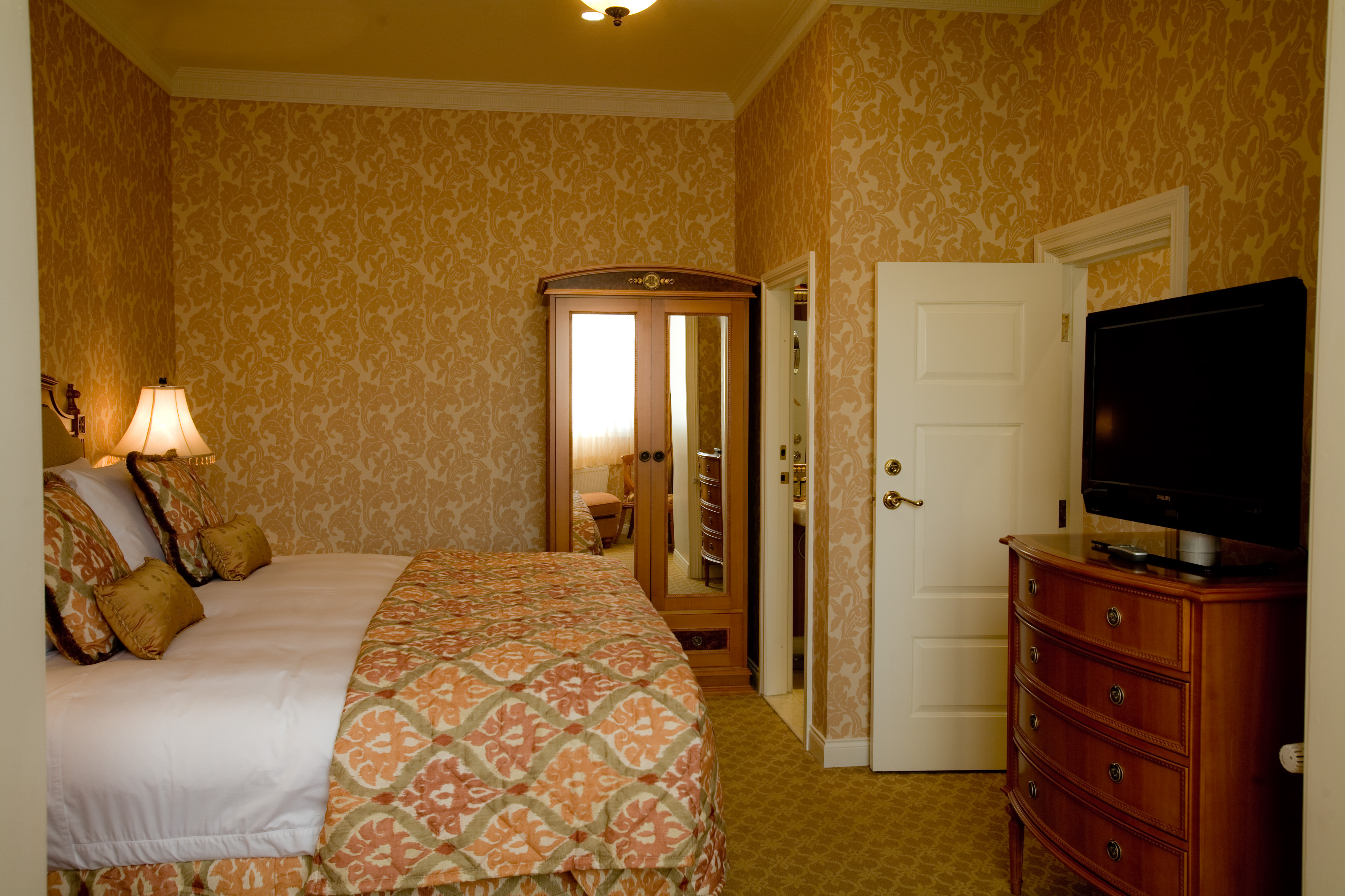 2 BED ROOM FAMILY SUITE