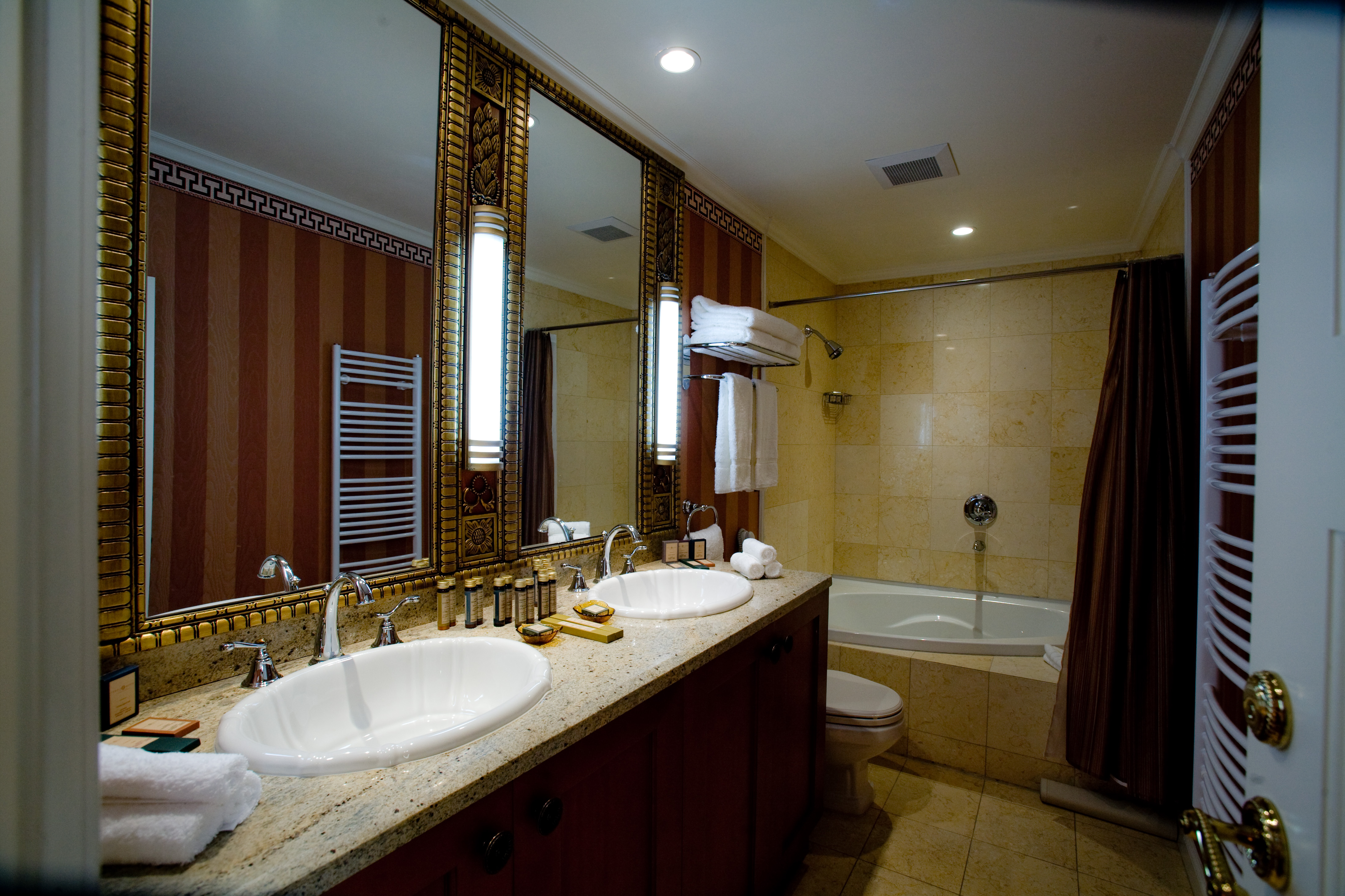 2 BED ROOM FAMILY SUITE