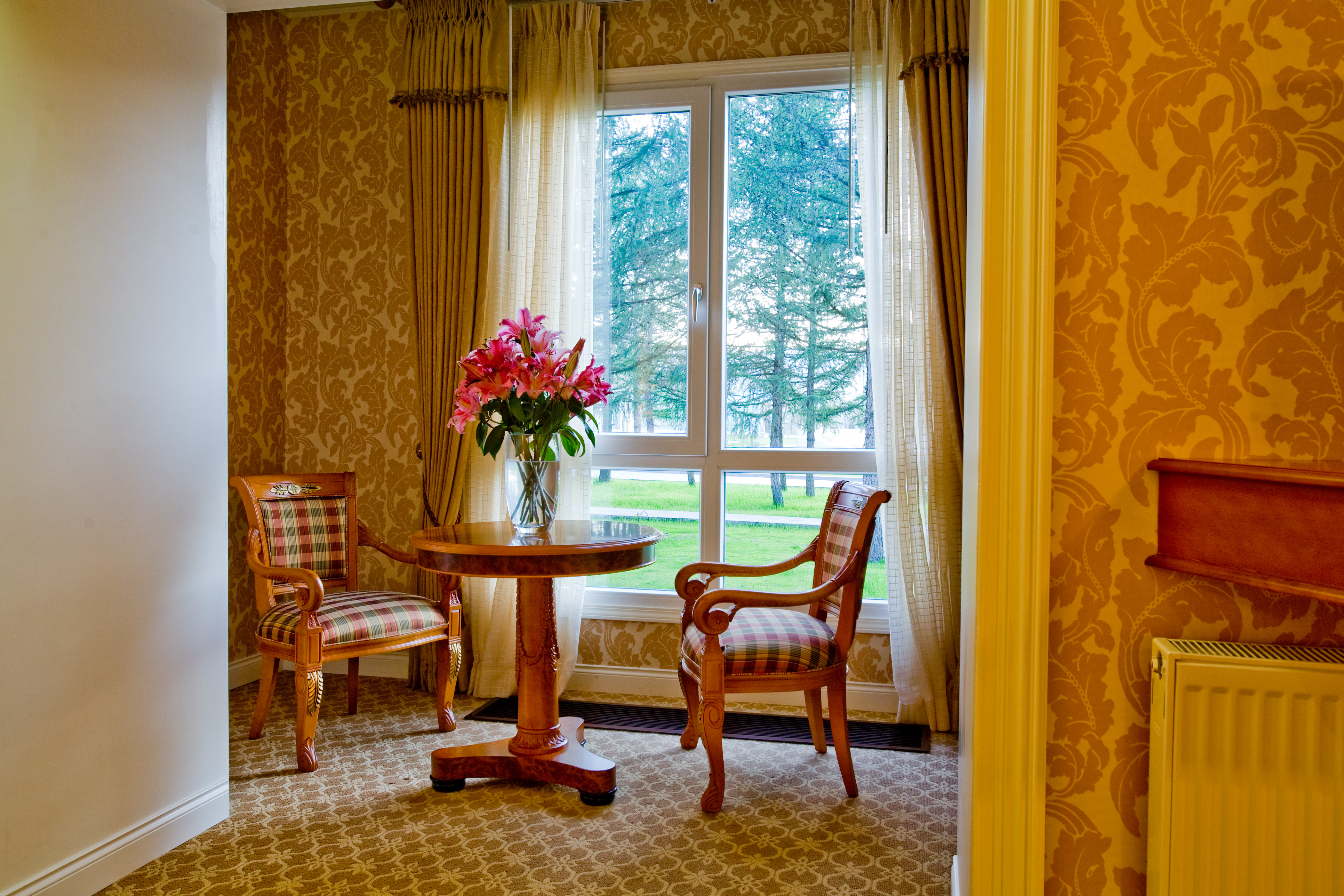 DELUXE SUITE