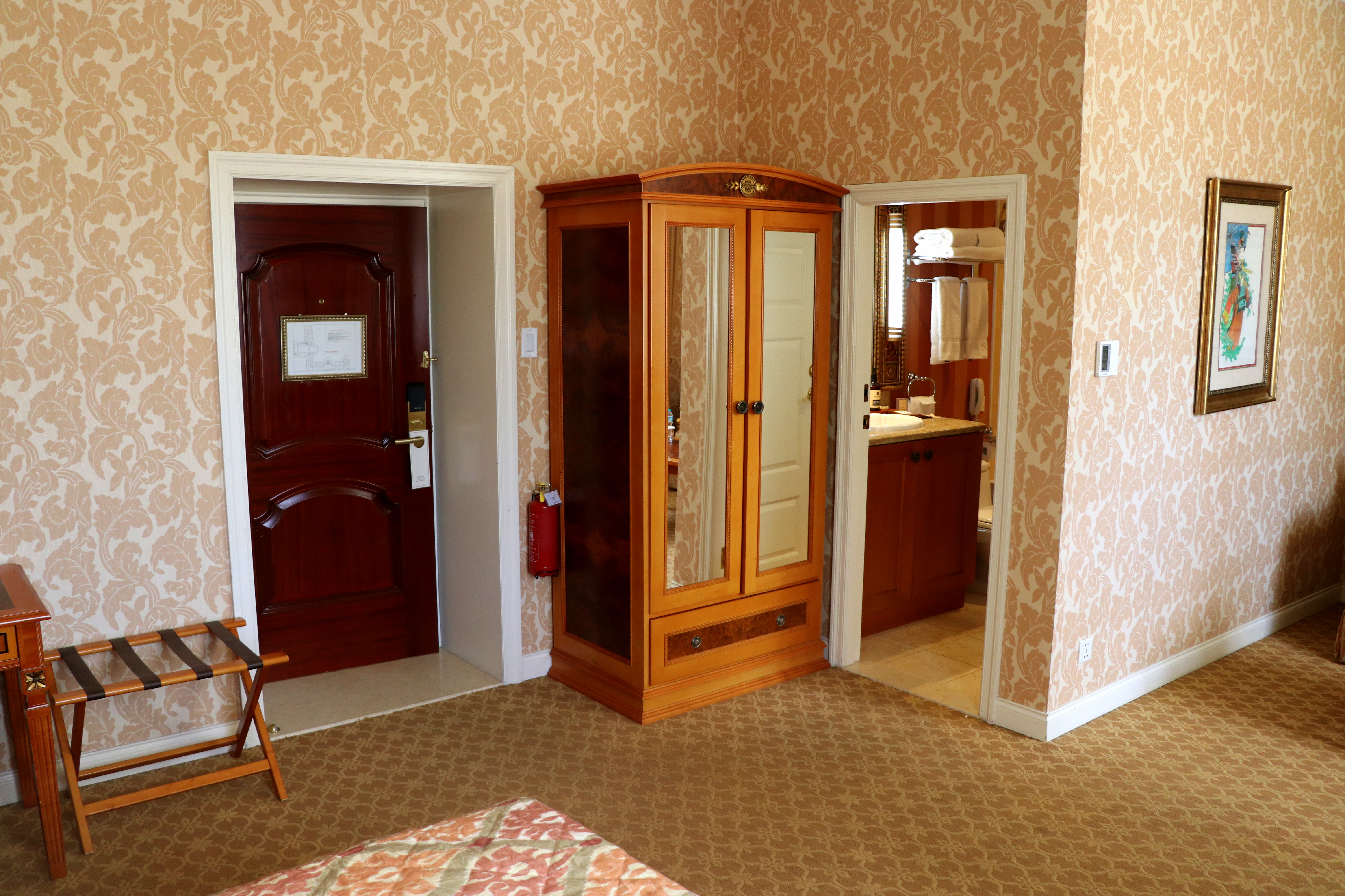 SUPERIOR ROOM